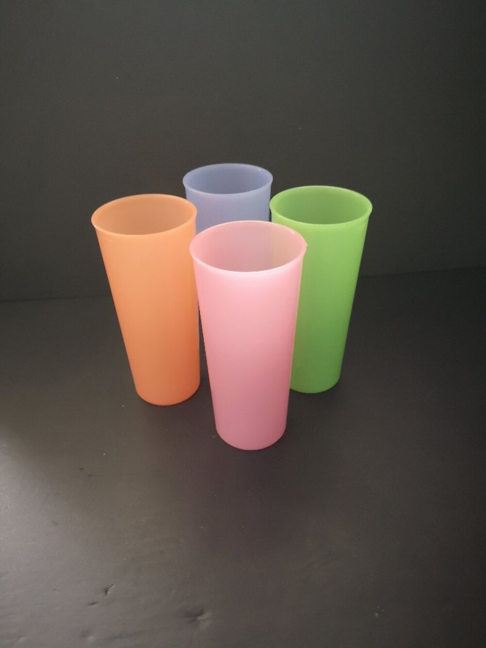 Tupperware Set of 4 Tall Stackable Tumblers 16oz / 470ml Pastel Colors #5107D-1
